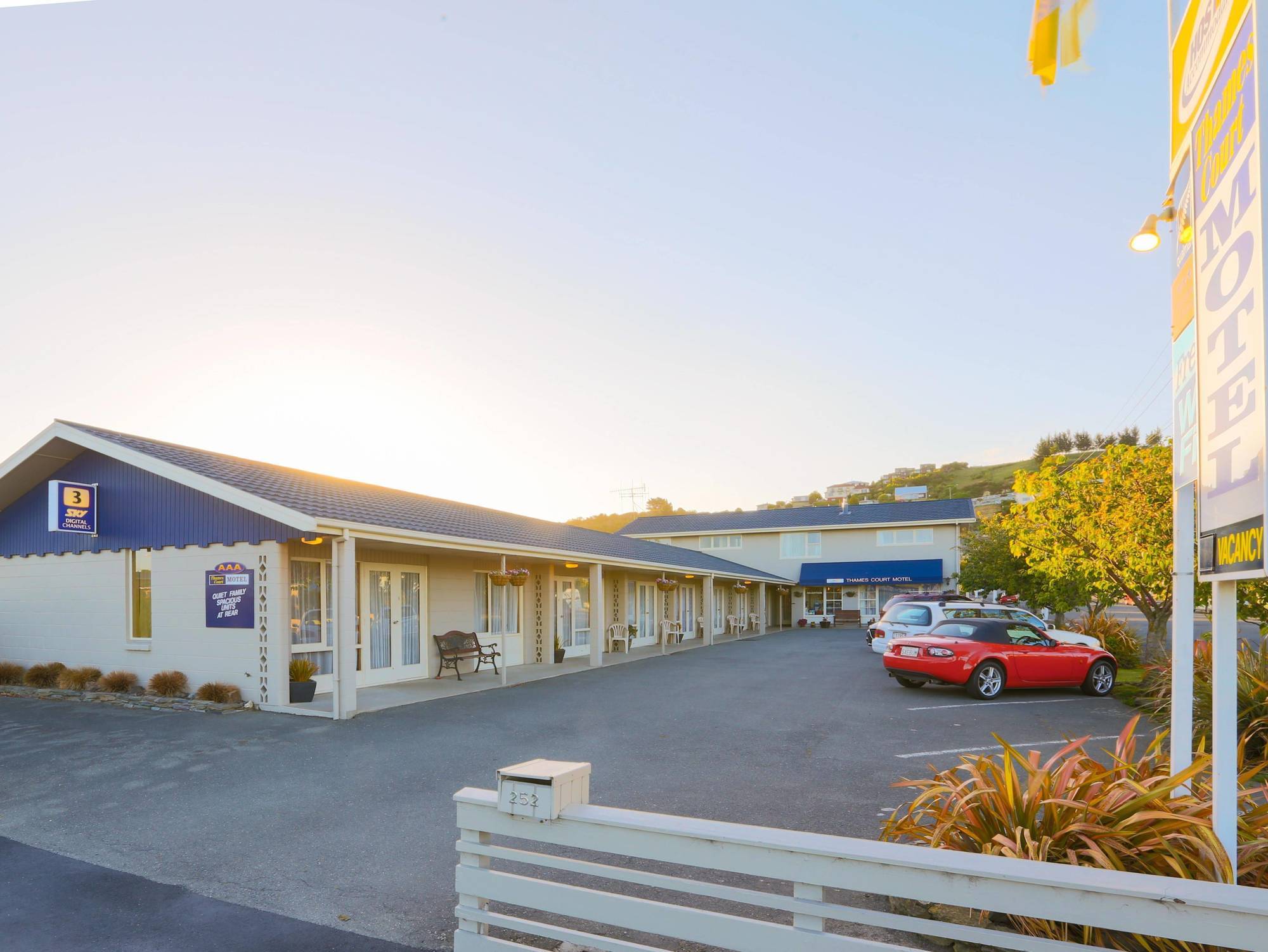 Aaa Thames Court Motel Oamaru Eksteriør billede